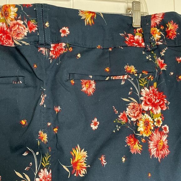 Torrid Womens Plus Size 26 Sateen Floral Shorts Black Pink Red Roses Belted - Picture 9 of 13